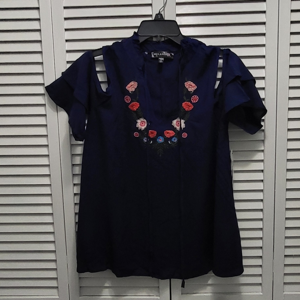 Cold shoulder top size small